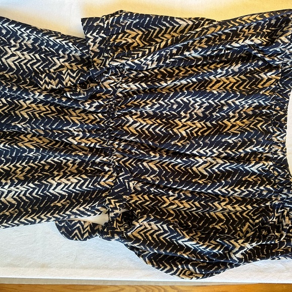 One piece jumpsuit.  Fits like a small medium. - Picture 7 of 8